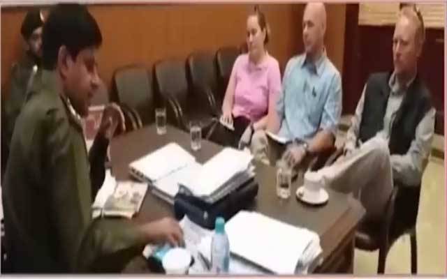 ڈی آئی جی آپریشنز لاہور شہزاد اکبر سے برطانوی وفد کی ملاقات