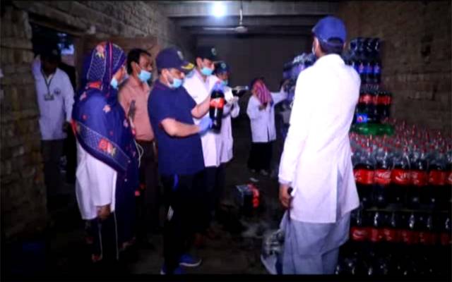پنجاب فوڈ اتھارٹی نے جعلی بوتلیں تیار کرنے والی بڑی فیکٹری پکڑ لی 