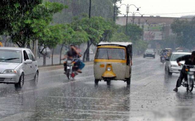 لاہور میں بارش کے بعد موسم سہانا