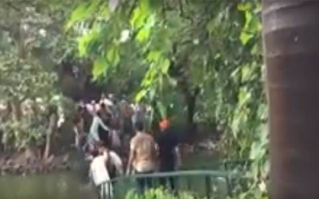  گورنر ہاؤس پنجاب کی جھیل کا پل ٹوٹ گیا