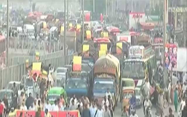 احتجاج کے بعد احتجاج شہریوں کی مشکلات میں اضافہ