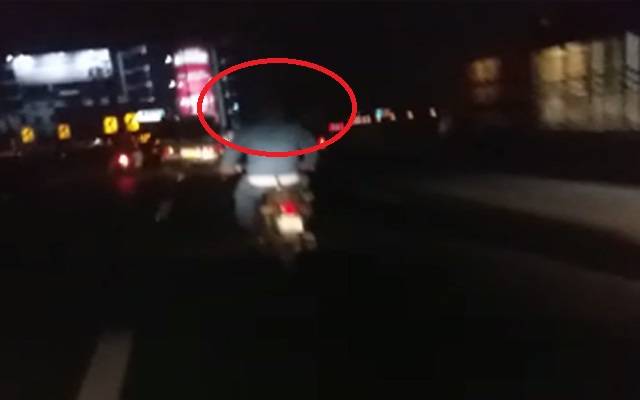 دوسروں کو نصیحت خود میاں فضیحت، وارڈنز ہی ٹریفک قوانین کی دھجیاں اُڑانے لگے