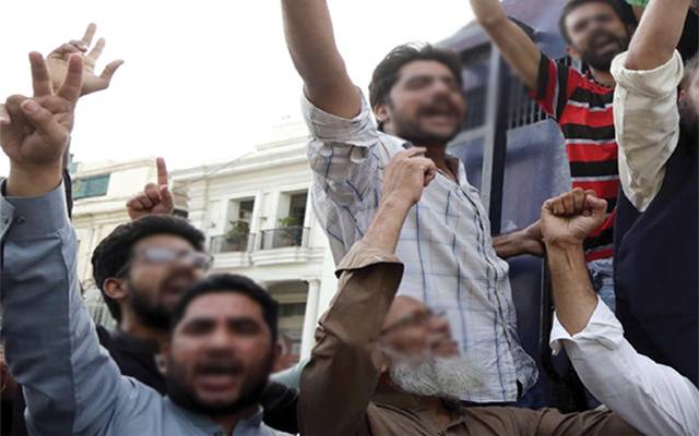 فیصل ٹاؤن کے رہائشی لٹ گئے