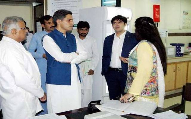 سکول میں رہائش اختیار کرنیوالے افسران اور اساتذہ کی شامت آگئی