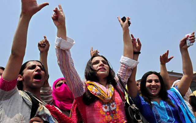 خواجہ سراء کمیونٹی سڑکوں پر نکل آئی، کیمپس پل پر احتجاج