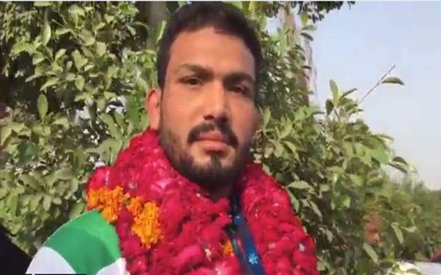 قومی ریسلر انعام بٹ چیمپئن شپ جیتنے کے بعدلاہورپہنچ گئے