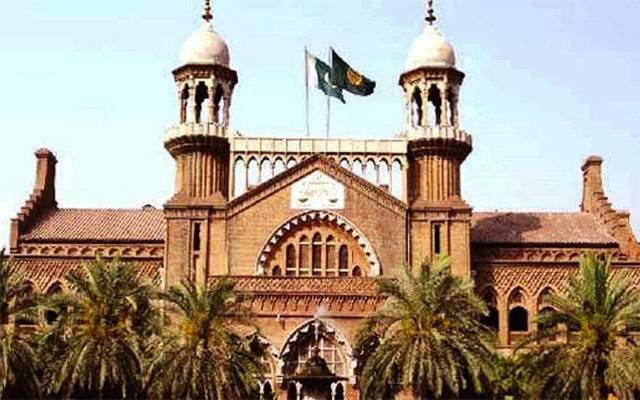 پاکستان میں انڈین فلموں پر پابندی کی درخواست، وفاق سے جواب طلب