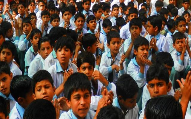 واساکی ناقص گارگردگی پرطلبابھی میدان میں آگئے