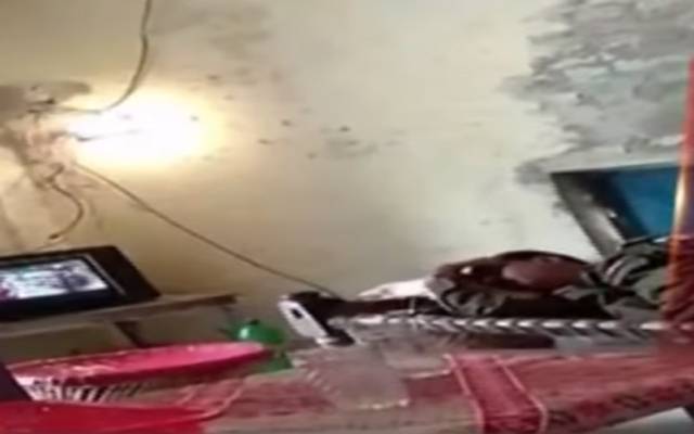 ضمنی انتخابات، ڈیوٹی پر مامور ایس ایچ او  نیندکےمزےلیتارہا