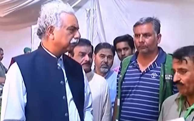 لارڈ میئر لاہور کرنل ریٹائرڈ مبشر جاوید کا مختلف بس سٹینڈز کا دورہ