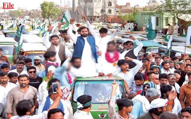 بندر کہنے پر رکشہ ڈرائیورز سیخ پا، سی ٹی او کو بڑی دھمکی دیدی