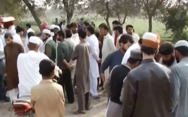 سندر میں بس الٹ گئی، 13 افراد زخمی