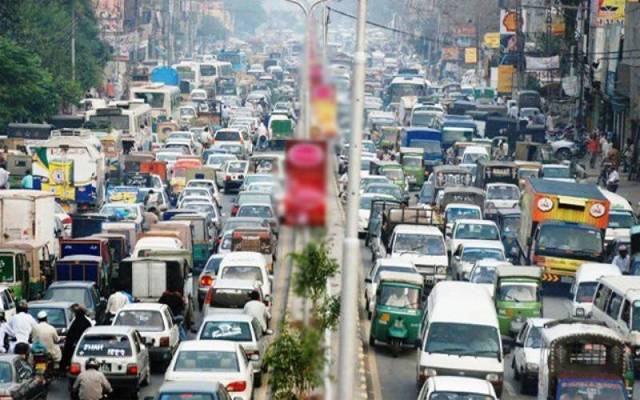 لاہور کی اہم شاہراہوں پر بدترین ٹریفک جام، شہری اذیت کا شکار