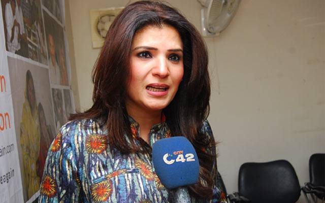  اداکارہ ریشم کوخلیل الرحمن قمر نے اپنی فلم کاف کنگناں میں سائن کرلیا