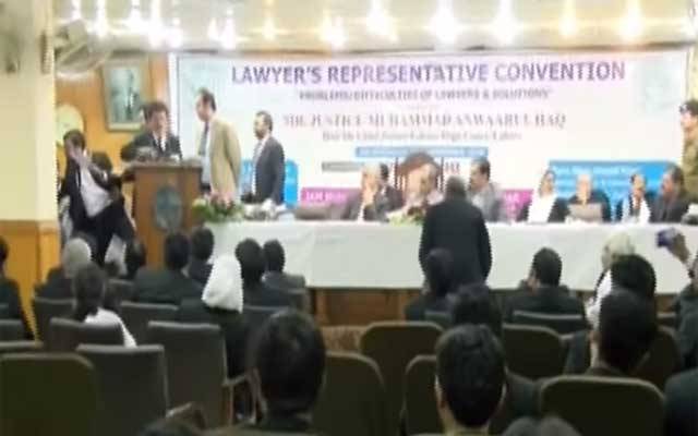 وکلاء نمائیندہ کنونشن بدنظمی کا شکار، مہمانے خصوصی خطاب کیے بغیر روانہ