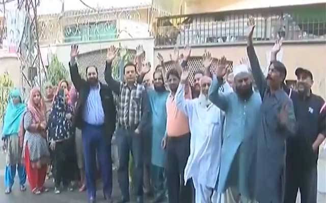 گیس لوڈ شیڈنگ کیخلاف شہری سراپا احتجاج