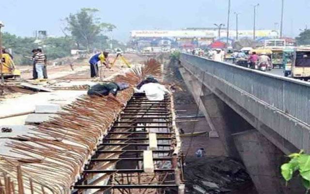 شوکت خانم فلائی اوور کنٹریکٹرز کے گلے کی ہڈی بن گیا