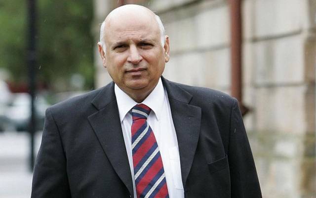گورنر پنجاب قومی ہاکی ٹیم کے مسائل حل کرنے میدان میں آگئے