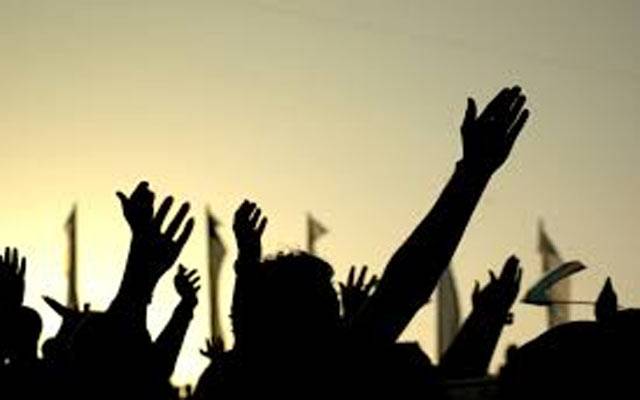  گیس لوڈشیڈنگ کیخلاف کلفٹن کالونی کے رہائشی سراپا احتجاج