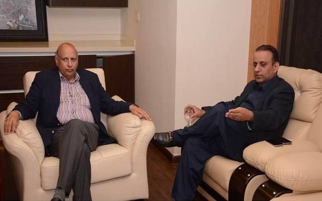 گورنر پنجاب چودھری سرور اور علیم خان نے سر جوڑ لیے