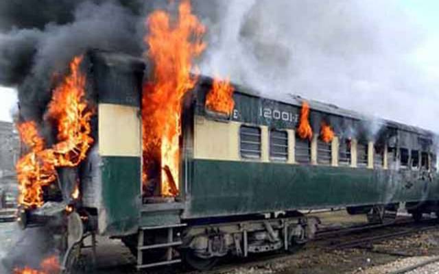 لاہور ریلوے اسٹیشن پر ناکارہ بوگیوں میں آگ لگنا معمول
