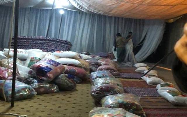 رات گئے نئے نویلے بستر بے گھر افراد کا انتظار کرتے رہے