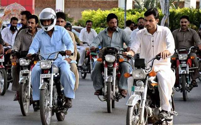 موٹرسائیکل سواروں کو اب چالان نہیں، وارننگ ملے گی