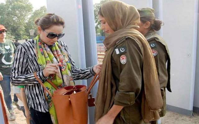 لاہور میں پولیس ناکوں پر خواتین اہلکار تعینات کرنے کا فیصلہ