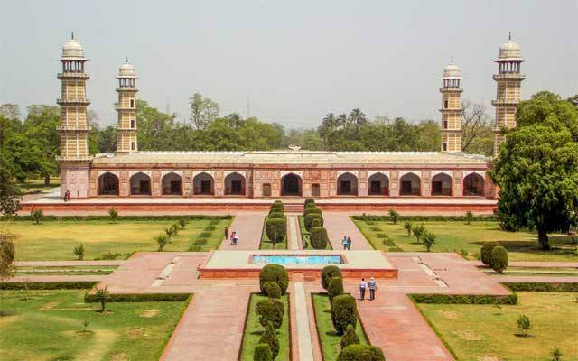 مقبرہ نواب آصف خان محکمہ آثار قدیمہ کی توجہ کا منتظر
