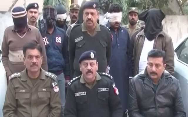 نیب اہلکاروں کا روپ دھار کر شہریوں کو لوٹنے والا گروہ گرفتار