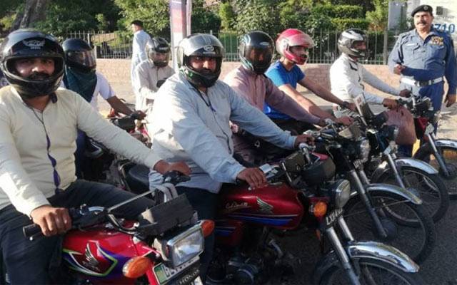 ہیلمٹ نہیں پہنا تو خبردار، کیمرے کی آنکھ سب دیکھ رہی ہے