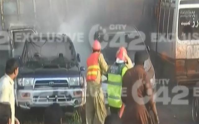 شاہ نور سٹوڈیو، کسٹم وئیر ہاؤس میں آگ، 4 گاڑیاں جل گئیں