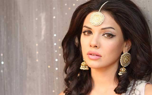 اداکارہ سارہ لورین کی بھارتی فلم سینما گھروں کی زینت بننے کو تیار