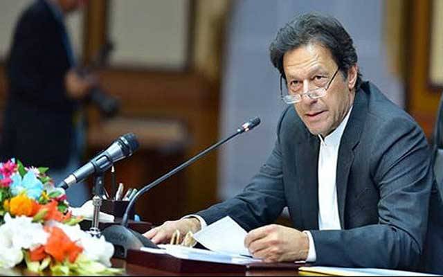 نئے پاکستان میں طالبات کی موجیں، وزیراعظم کا 15 ہزار روپے دینے کا اعلان 
