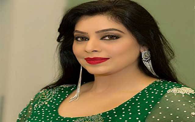 اداکارہ کو لڑکی بن کر تنگ کرنا لڑکے کو مہنگا پڑ گیا