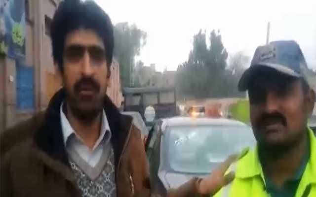 ٹریفک وارڈن نے ایمانداری کی اعلیٰ مثال قائم کردی