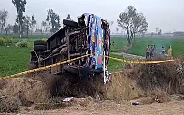 صوئے آصل روہی نالے کے قریب مسافروں سے بھری بس اُلٹ گئی