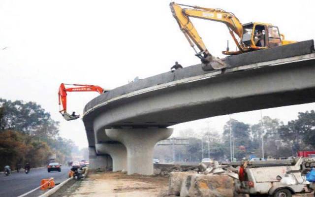 اوور ہیڈ برجز کی تزئین وآرائش کاکام طویل عرصہ کے بعد دوبارہ شروع