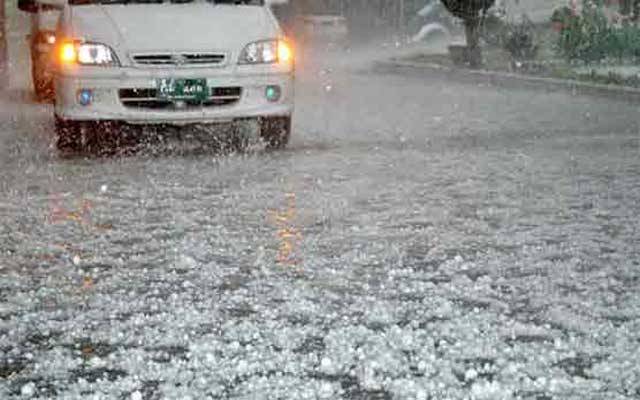 لاہور میں مری کا نظارہ، بارش کیساتھ ژالہ باری، سڑکیں سفید ہوگئیں
