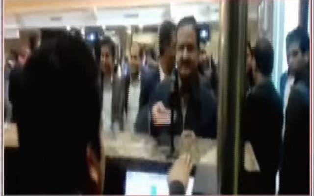 وزیر اعلی پنجاب اہلخانہ کے ہمراہ عمرہ کی سعادت کیلئے سعودی عرب روانہ