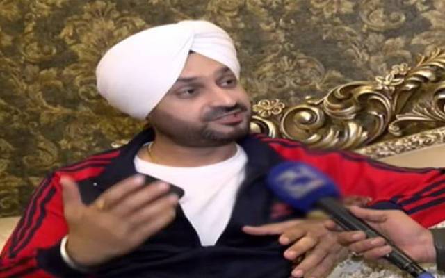 اداکارہ میگھا کی دعوت پر بھارتی گلوکار وریندر ویز سنگھ لاہور پہنچ گئے