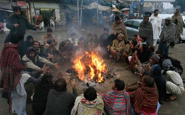 شہر میں بادلوں کے ڈیرے، سردی کی شدت میں اضافہ