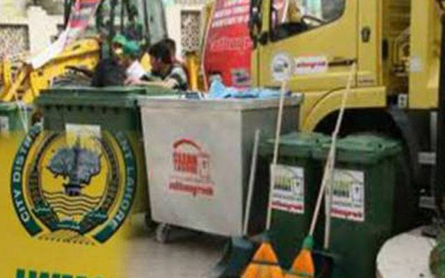 تنخواہوں سے محروم ایل ڈبلیو ایم سی ملازمین کا کچرا اٹھانے سے صاف انکار
