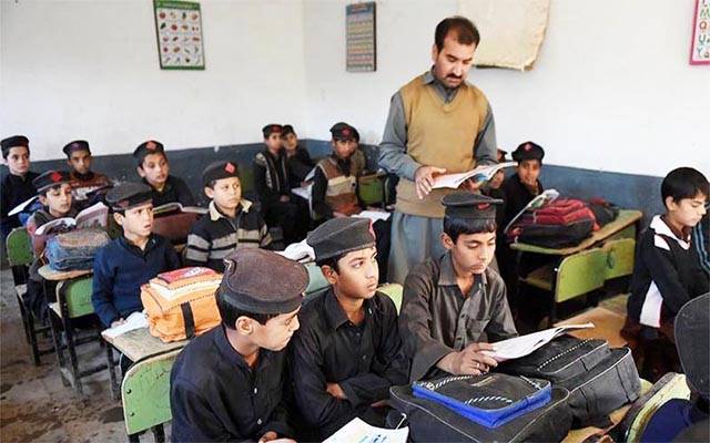 سکولوں میں اساتذہ پر بڑی پابندی لگ گئی