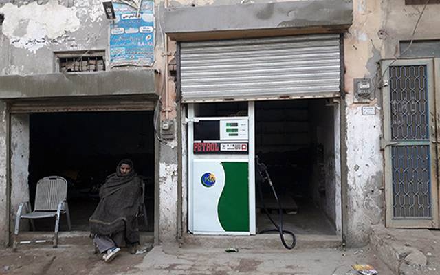 نشتر زون انتظامیہ غیر قانونی منی پٹرول پمپس کے خلاف متحرک