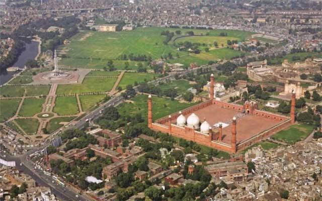 لاہوریوں کے سر سے بڑا خطرہ ٹل گیا
