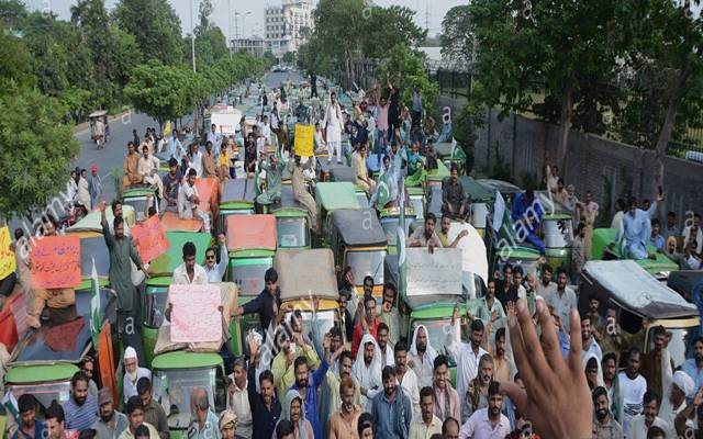 عوامی رکشہ یونین سڑکوں پر نکل آئی