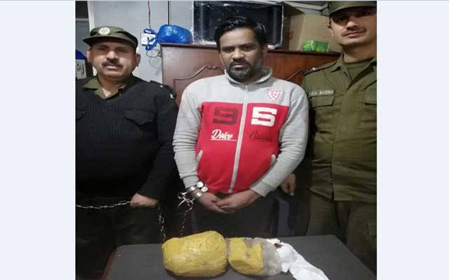 طلبا کی زندگیوں سے کھیلنے والا ریکارڈ یافتہ منشیات فروش گرفتار