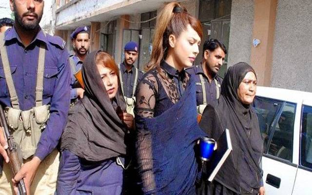 ماڈل ایان علی نے وارنٹ گرفتاری کے خلاف لاہور ہائیکورٹ سے رجوع کرلیا