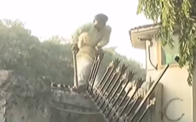 گورنرہاؤس کی مسمارکی گئی دیوار کی بحالی کیلئے درخواست دائر